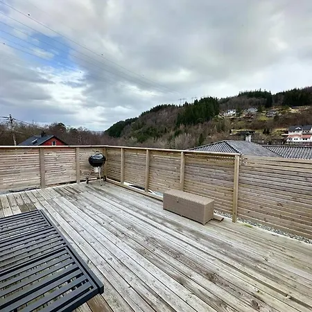 Stort, Koselig Hus I Naturomrade Bergen