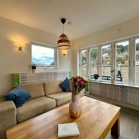 Holiday home Stort, Koselig Hus I Naturomrade *